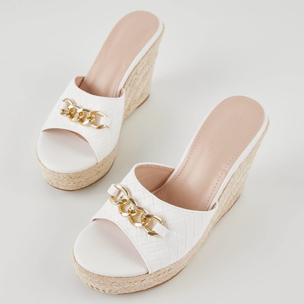 Chic White Wedge Sandals with Gold Chain